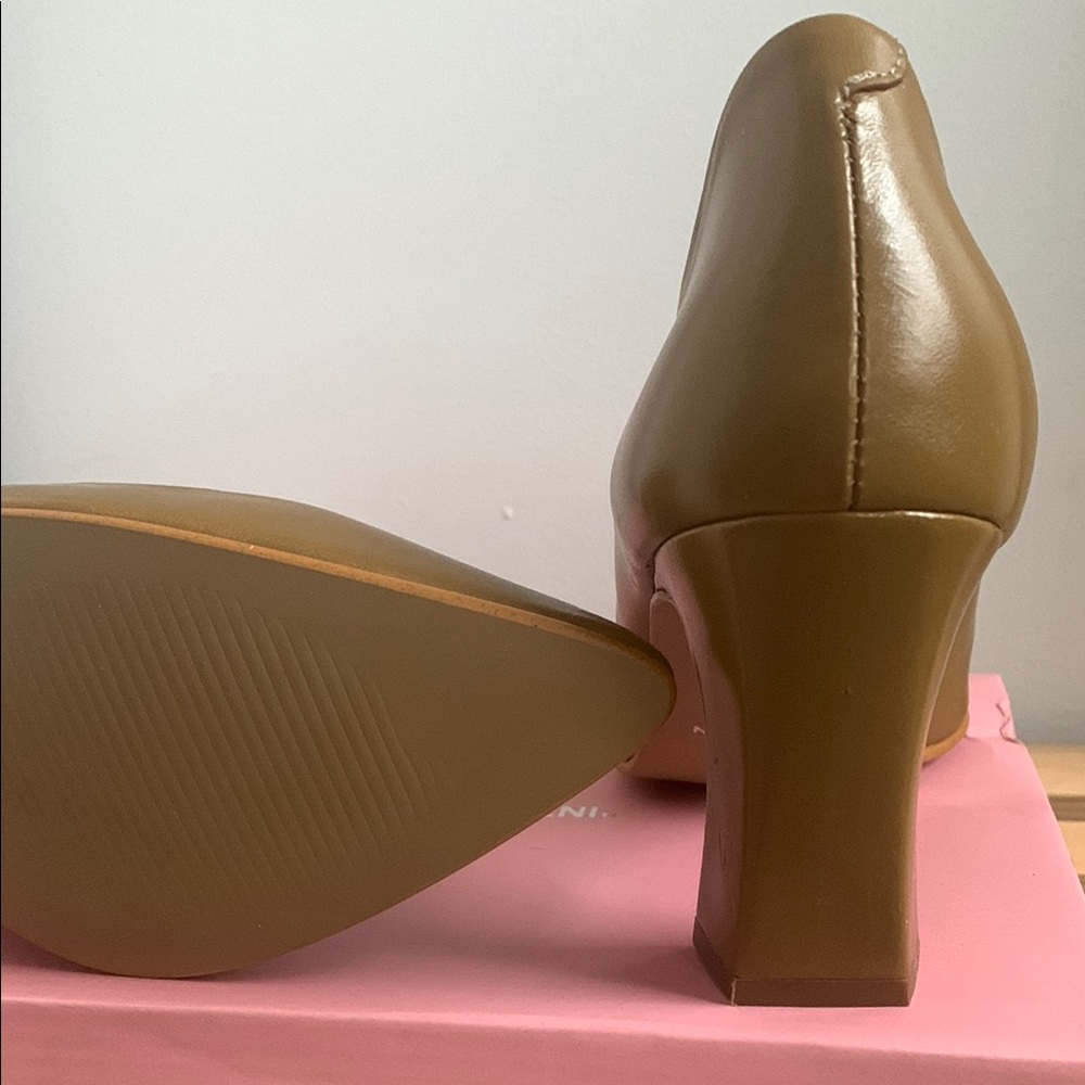 Pointed Toe Block Heel Pump In Khaki NWT - Picture 4 of 4